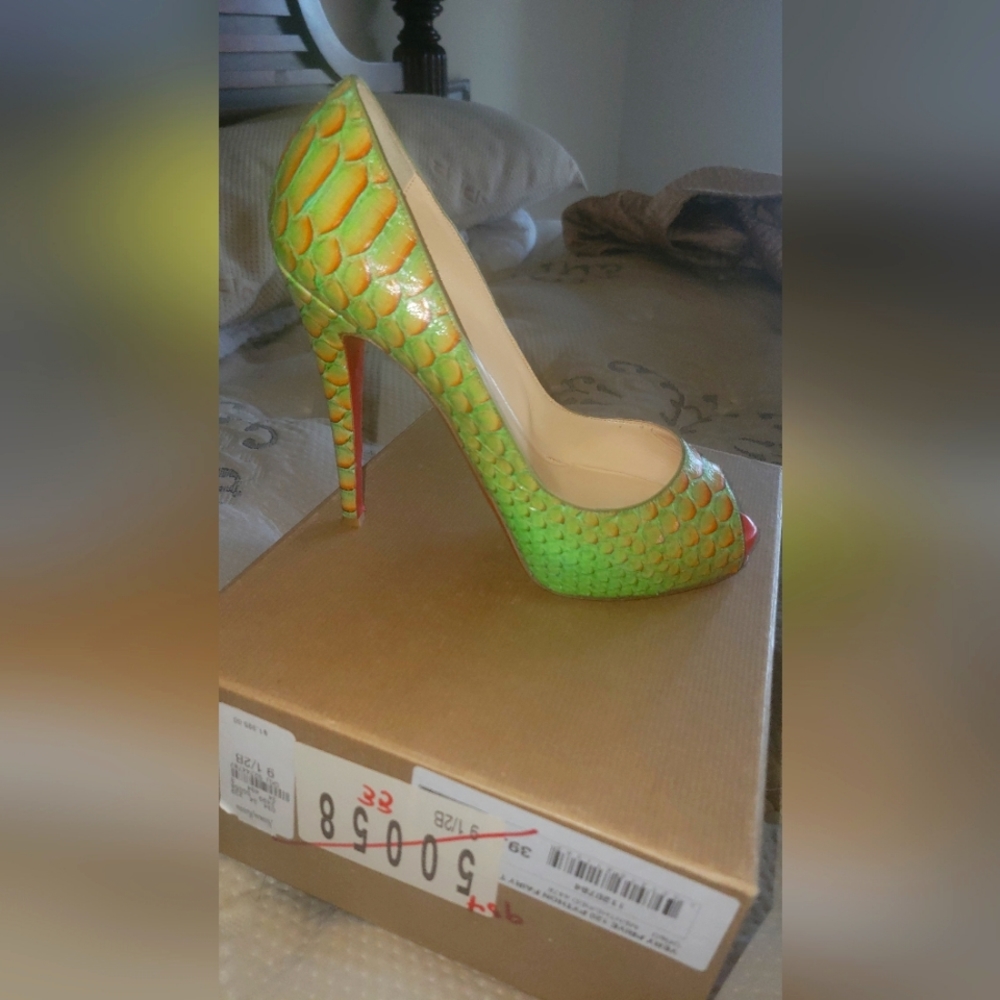 Christian Louboutin Very Prive - Green Python Peeptoe Pump Size 9.5